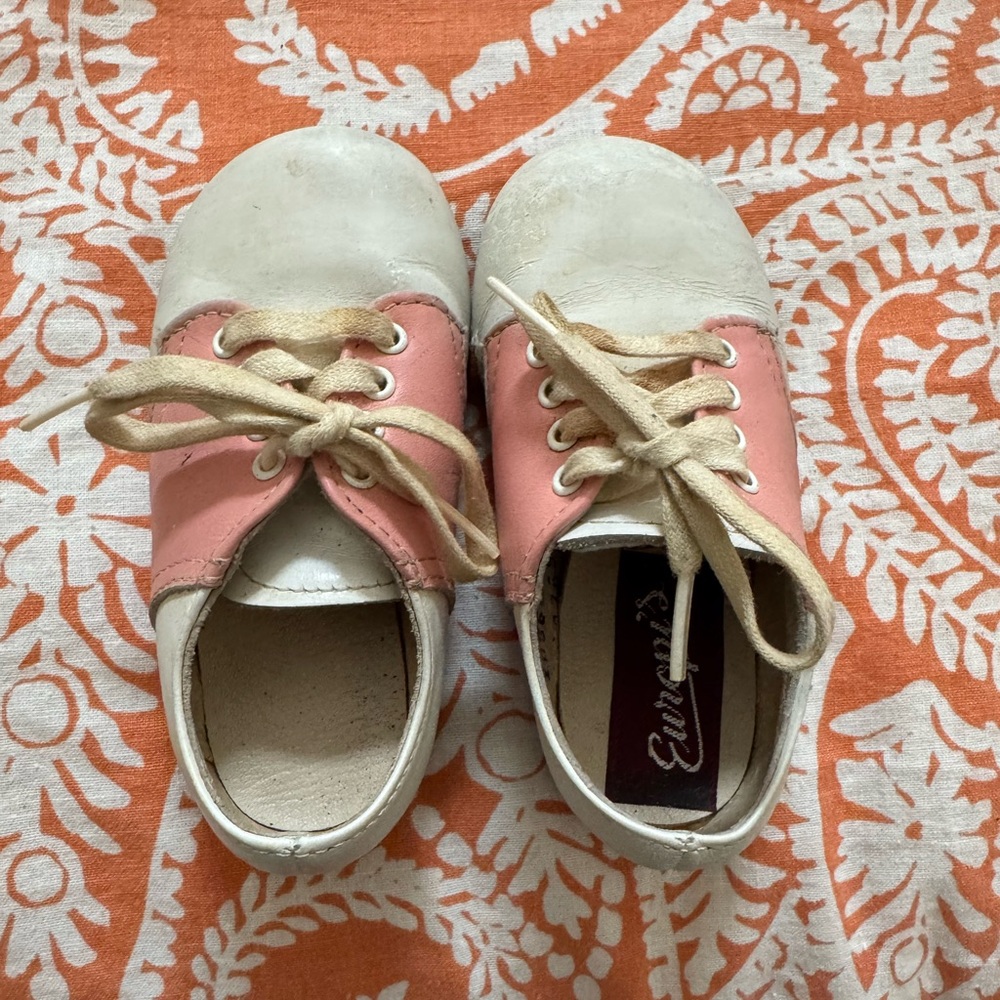 Vintage Pink/White Leather Baby Shoes Size 5